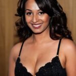 BEVERLY HILLS, CA - APRIL 01:  Actress Kashmera Shah  arrives at the Clarity Theater for the 9th annual Beverly Hills Film Festival opening night gala on April 1, 2009 in Beverly Hills, California  (Photo by Frazer Harrison/Getty Images)